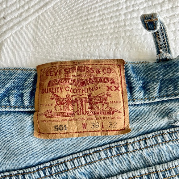 VINTAGE Distressed Levi’s 501 Jeans Made in USA - Picture 11 of 12